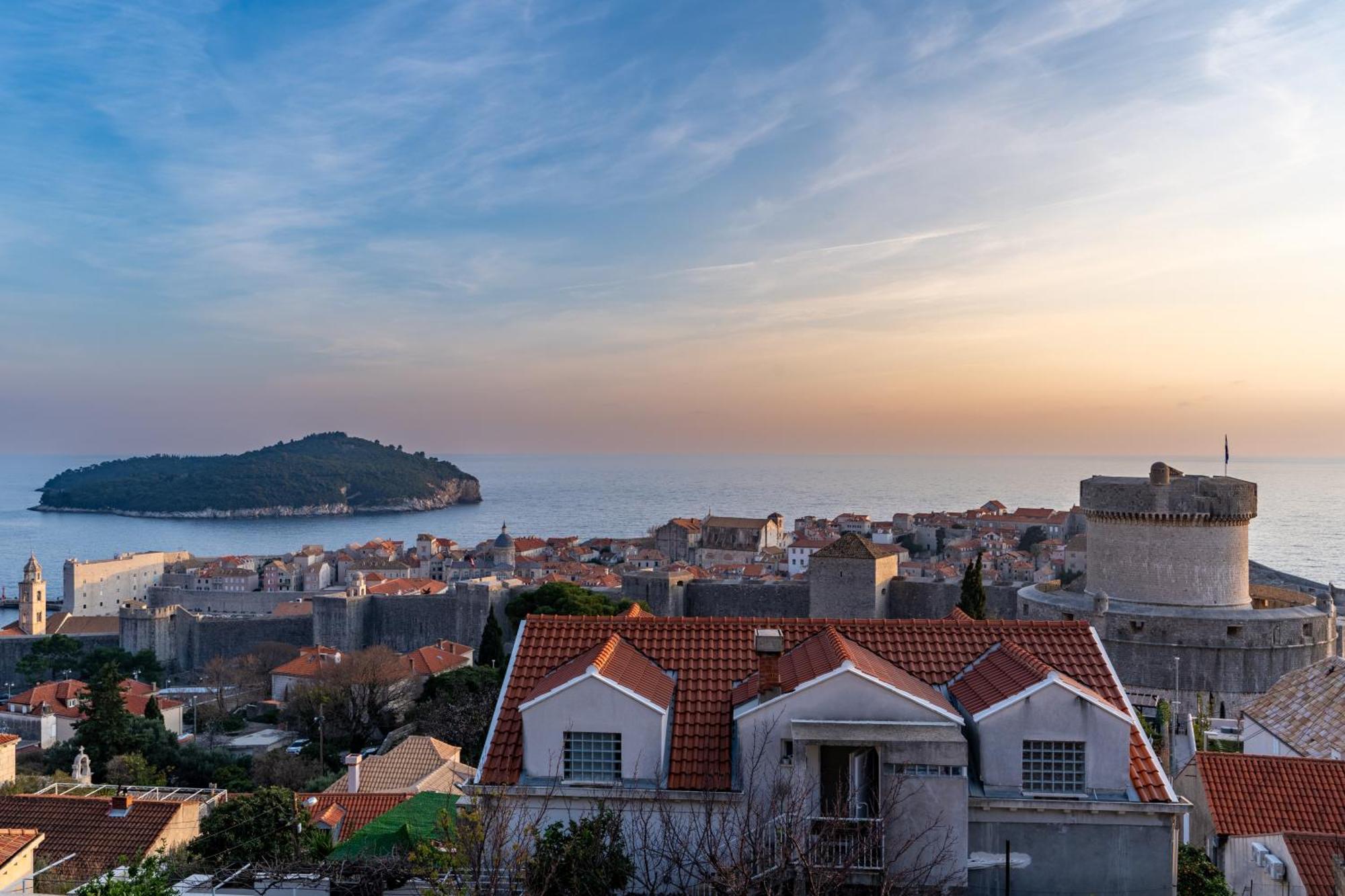 Sea And Old City View Apartment Dubrovnik Dış mekan fotoğraf